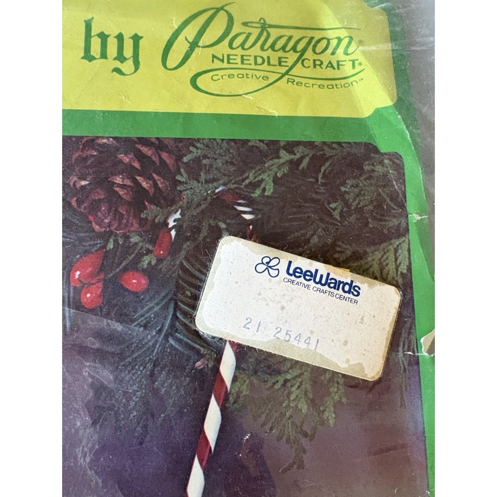 vtg PARAGON TOYLAND needlepoint KIT cat dog santa snowman XMAS STOCKING - Picture 2 of 8